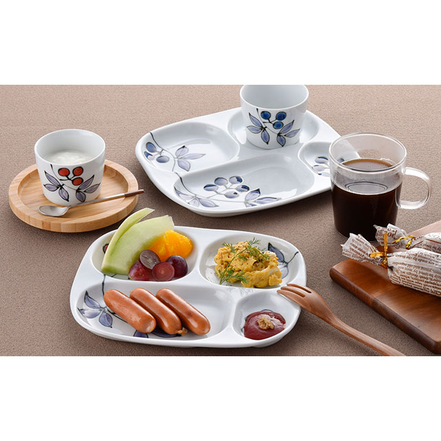 【新品】Attractions × 波佐見焼 カップ＆プレート セットパンサー 波佐見焼 南天 四つ切プレート（青）(大新窯ネットショップ) | エンニチ